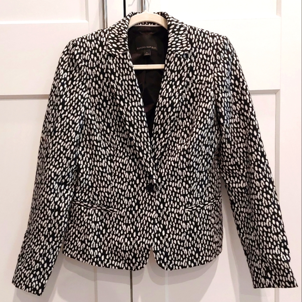 NWOT Banana Republic Black Animal Print Blazer - Size 4